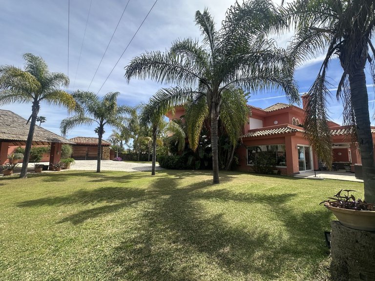 Villa for Sale in El Paraiso, Malaga 33