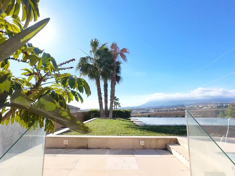 Villa for Sale in El Paraiso, Malaga 4