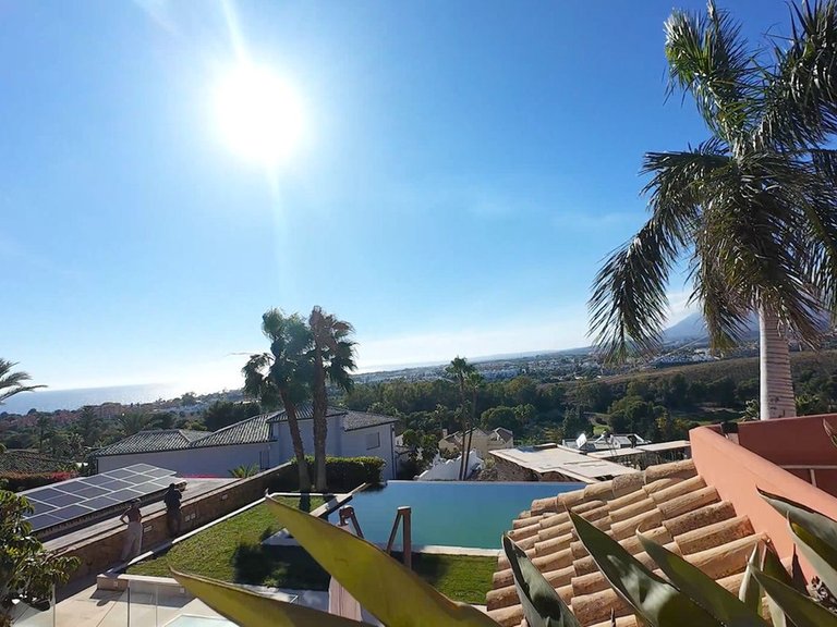 Villa for Sale in El Paraiso, Malaga 6