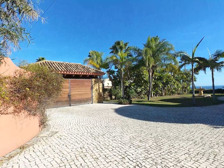 Villa for Sale in El Paraiso, Malaga 7