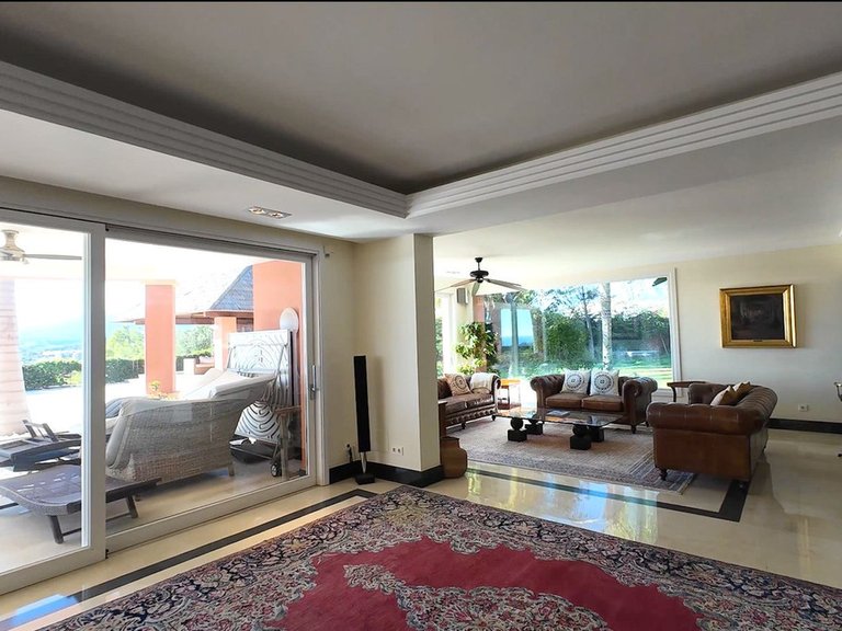 Villa for Sale in El Paraiso, Malaga 9