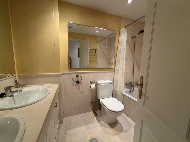 Apartment for Sale in Calahonda, Malaga 11