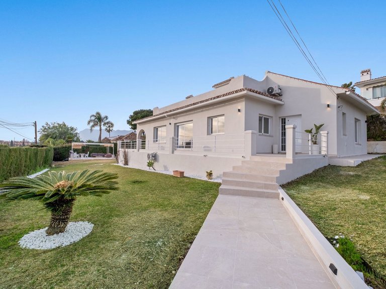 Villa for Sale in Elviria, Malaga 11
