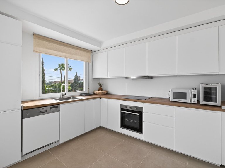 Villa for Sale in Elviria, Malaga 20