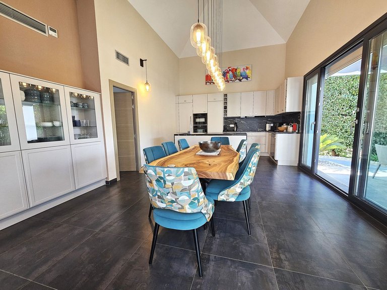 Villa for Sale in Benahavís, Malaga 11