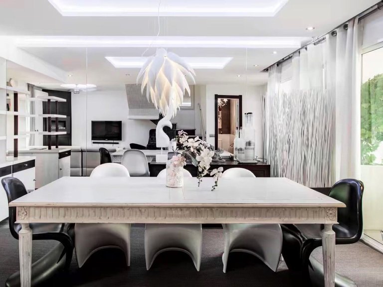 Villa for Sale in Nueva Andalucía, Malaga 1