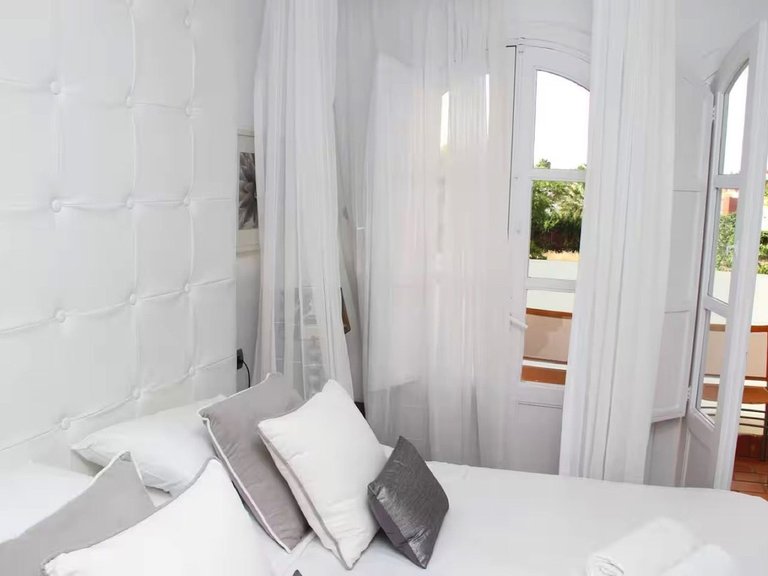 Villa for Sale in Nueva Andalucía, Malaga 24
