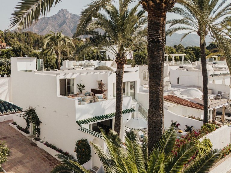 Town House for Sale in The Golden Mile, Malaga 3