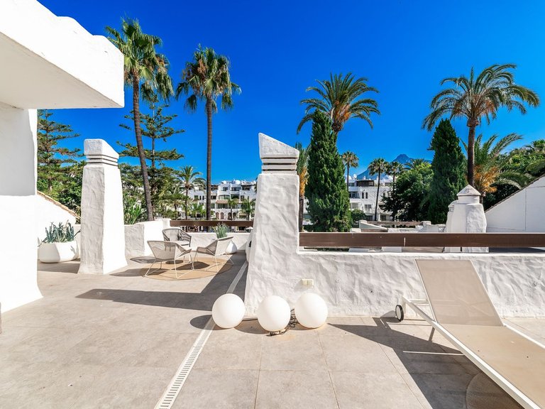 Apartment for Sale in Puerto Banús, Malaga 11