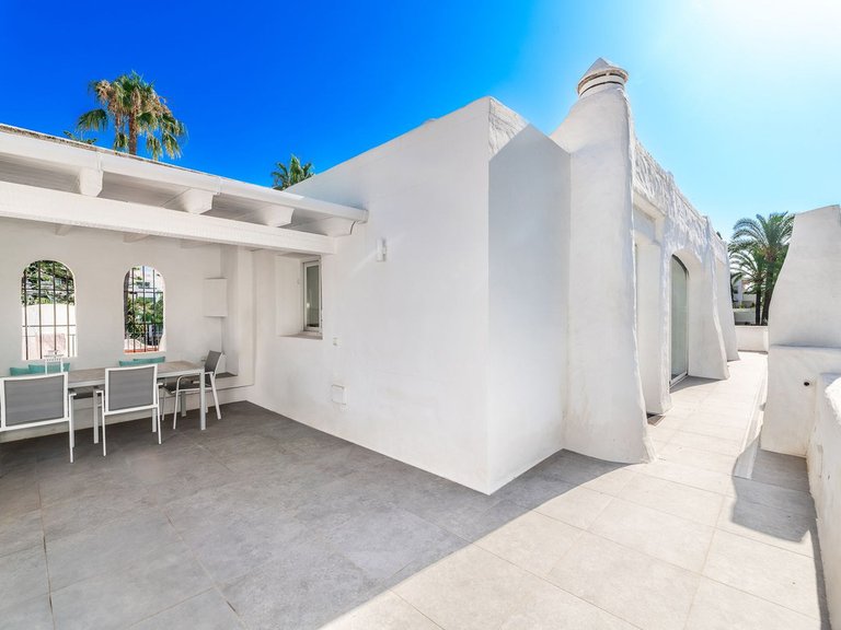 Apartment for Sale in Puerto Banús, Malaga 16
