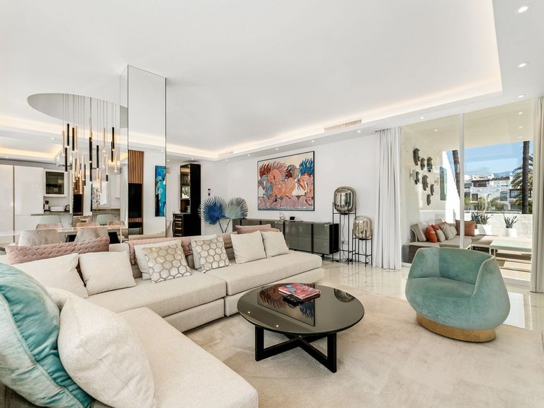 Apartment for Sale in Puerto Banús, Malaga 2