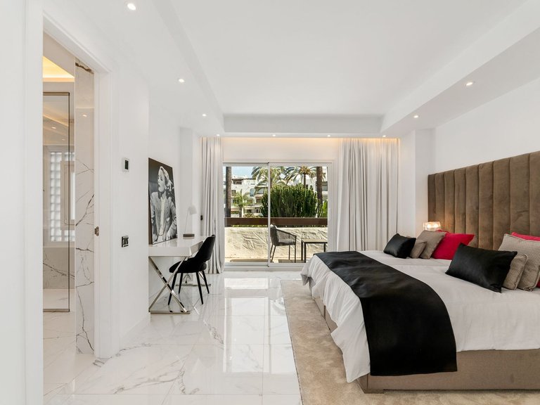 Apartment for Sale in Puerto Banús, Malaga 20