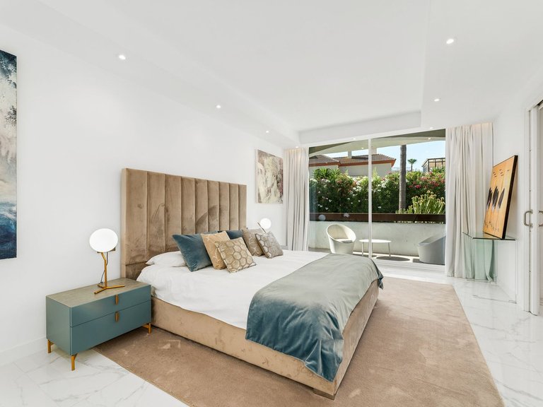 Apartment for Sale in Puerto Banús, Malaga 24