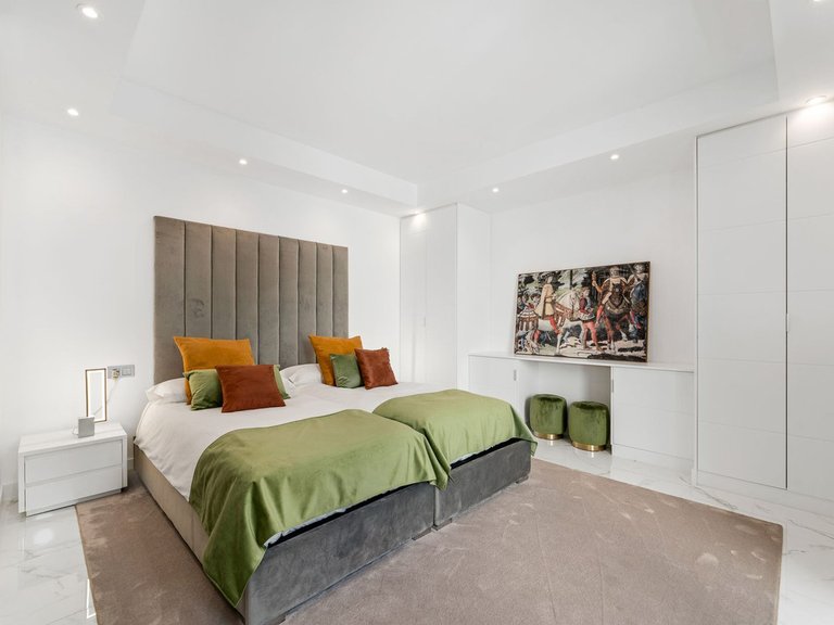 Apartment for Sale in Puerto Banús, Malaga 28