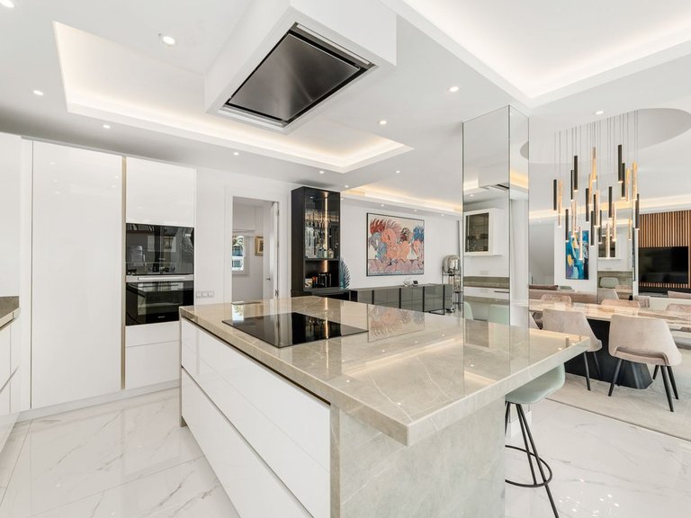 Apartment for Sale in Puerto Banús, Malaga 6