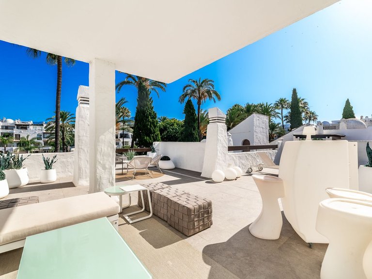 Apartment for Sale in Puerto Banús, Malaga 8