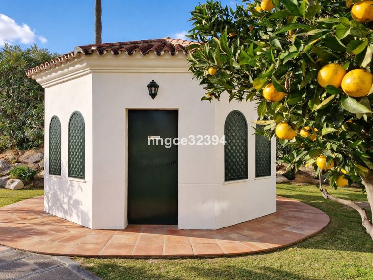 Apartment for Sale in Puerto Banús, Malaga 16