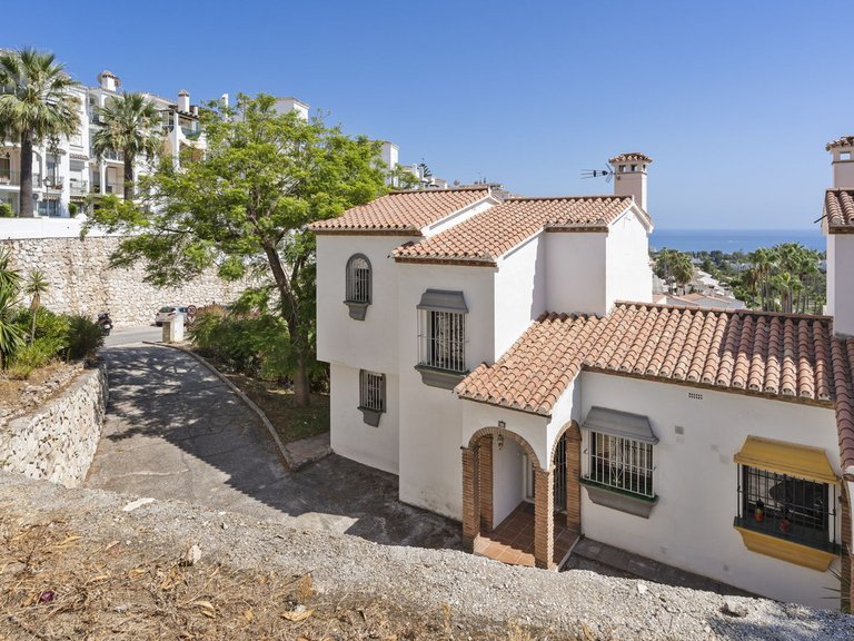 Villa for Sale in Calahonda, Malaga 10