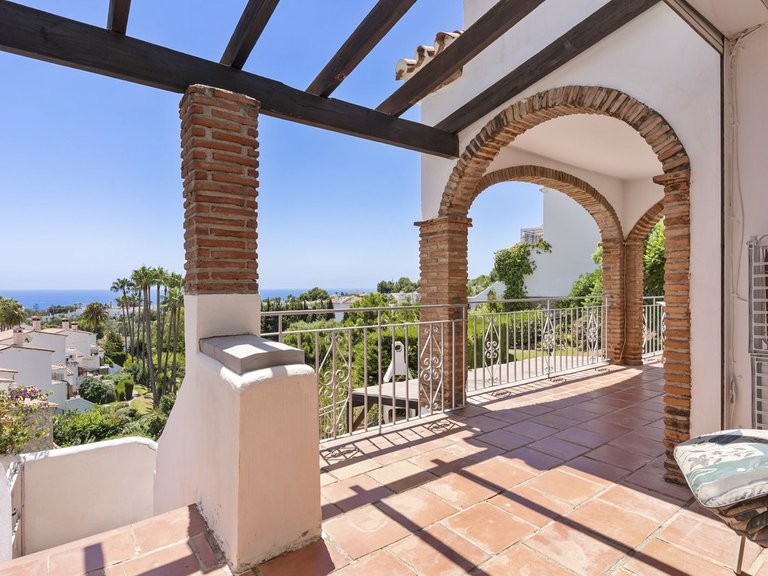 Villa for Sale in Calahonda, Malaga 2