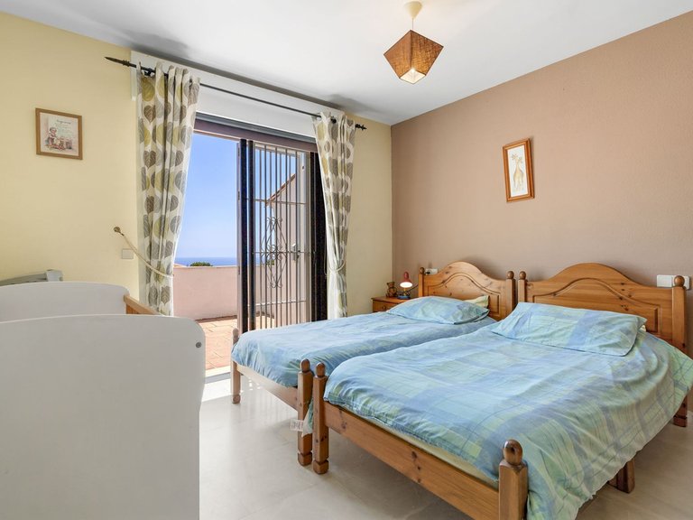 Villa for Sale in Calahonda, Malaga 28