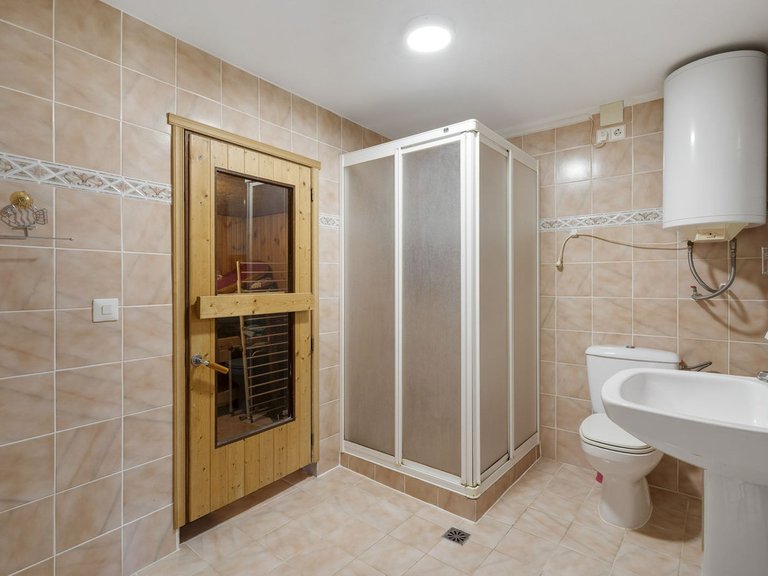 Villa for Sale in Calahonda, Malaga 37