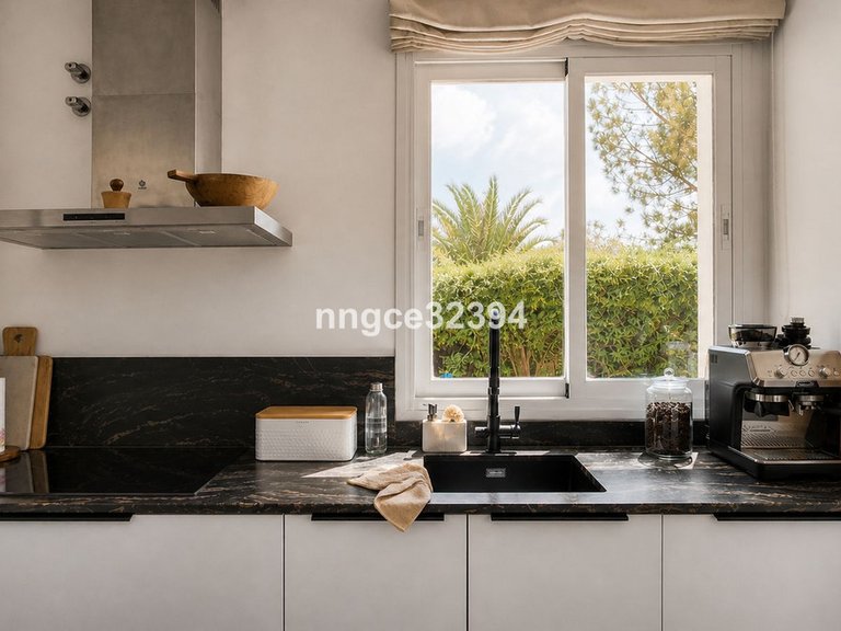 Villa for Sale in Istán, Malaga 28