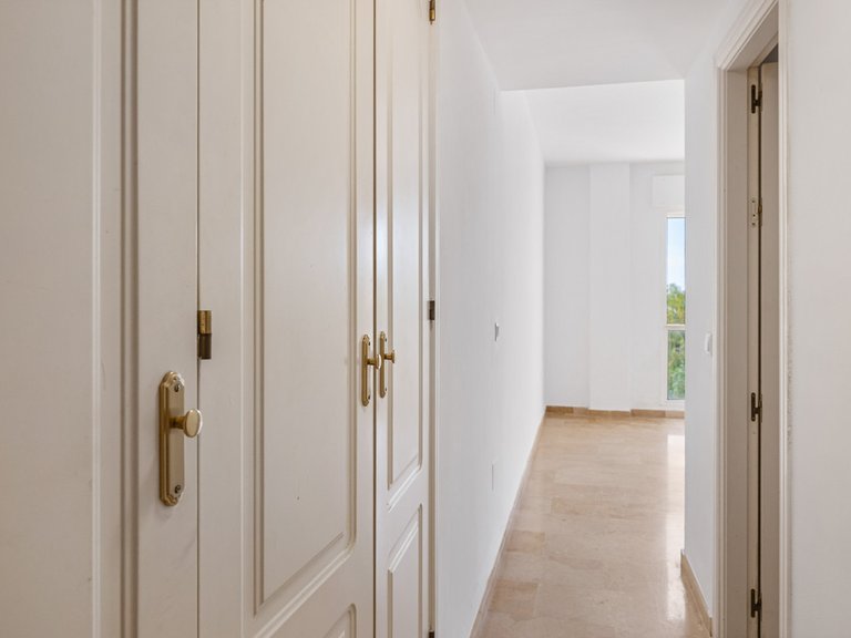 Apartment for Sale in El Paraiso, Malaga 10