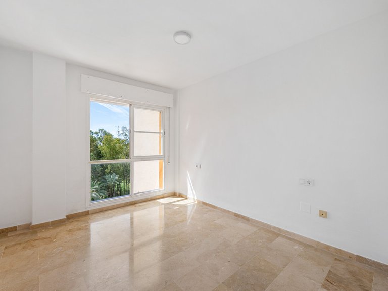 Apartment for Sale in El Paraiso, Malaga 11