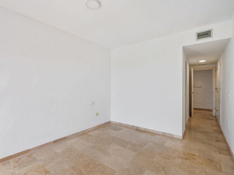 Apartment for Sale in El Paraiso, Malaga 12