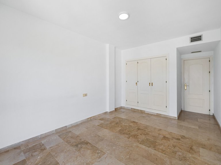 Apartment for Sale in El Paraiso, Malaga 15