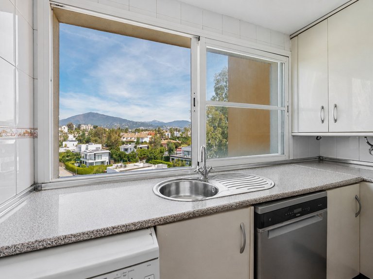 Apartment for Sale in El Paraiso, Malaga 18