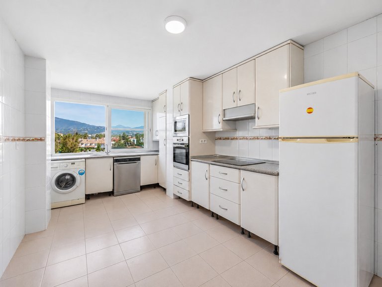 Apartment for Sale in El Paraiso, Malaga 19