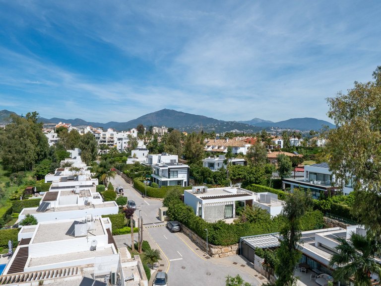 Apartment for Sale in El Paraiso, Malaga 22