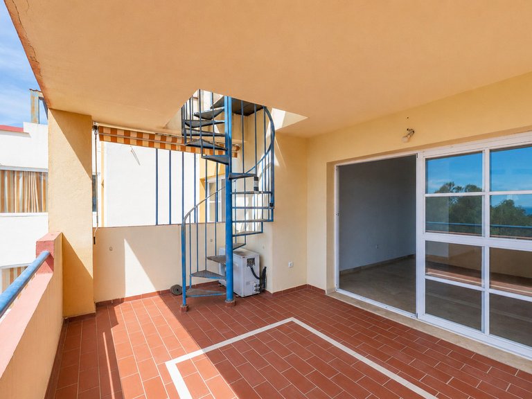 Apartment for Sale in El Paraiso, Malaga 4