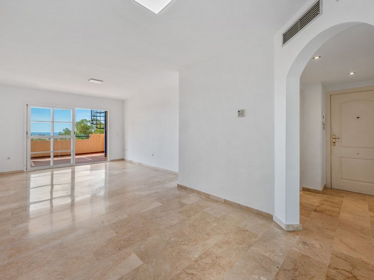 Apartment for Sale in El Paraiso, Malaga 7