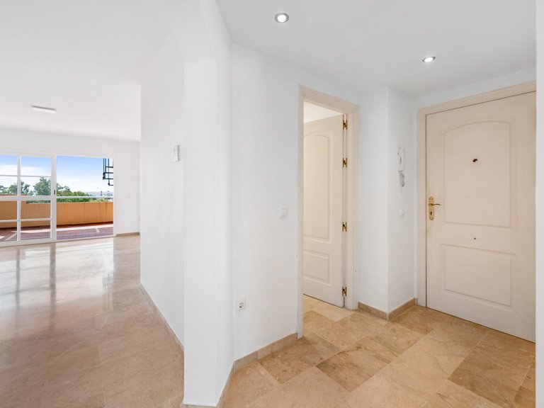Apartment for Sale in El Paraiso, Malaga 9