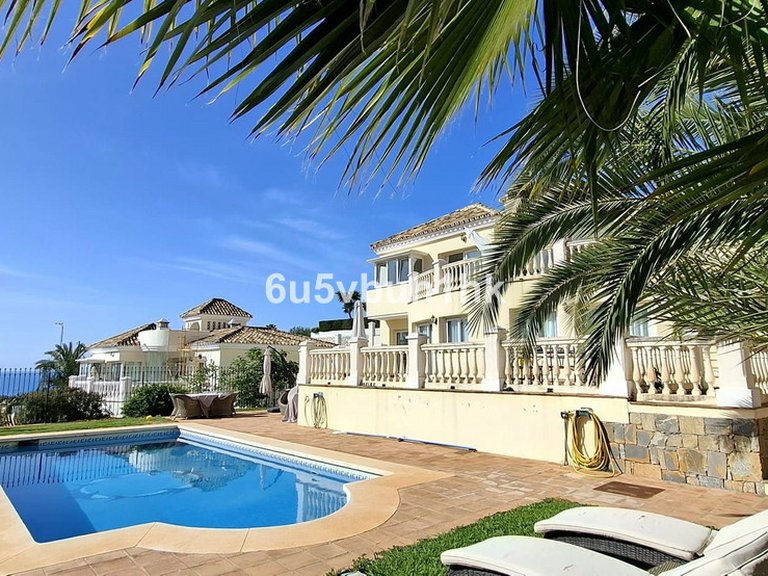 Villa for Sale in Calahonda, Malaga 1