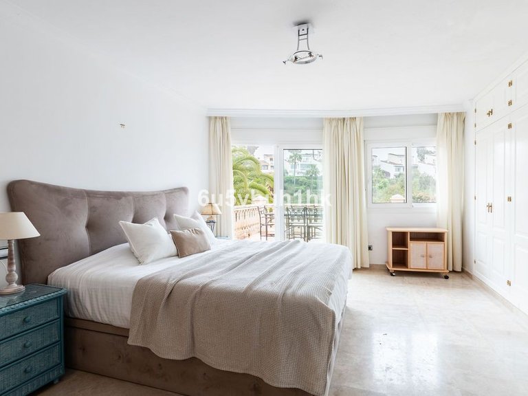 Villa for Sale in Calahonda, Malaga 14