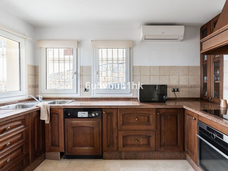 Villa for Sale in Calahonda, Malaga 8