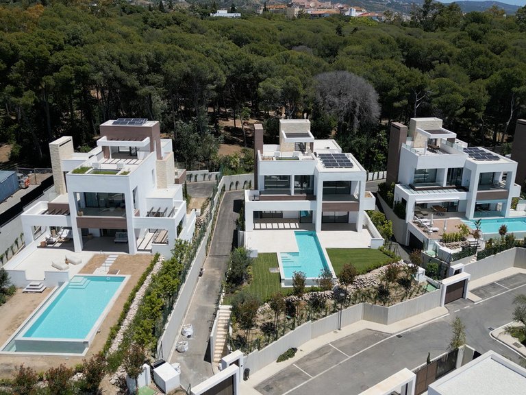 Villa for Sale in The Golden Mile, Malaga 1