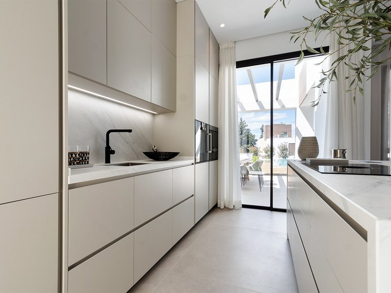 Villa for Sale in The Golden Mile, Malaga 11