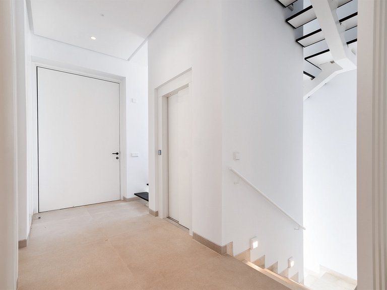 Villa for Sale in The Golden Mile, Malaga 13