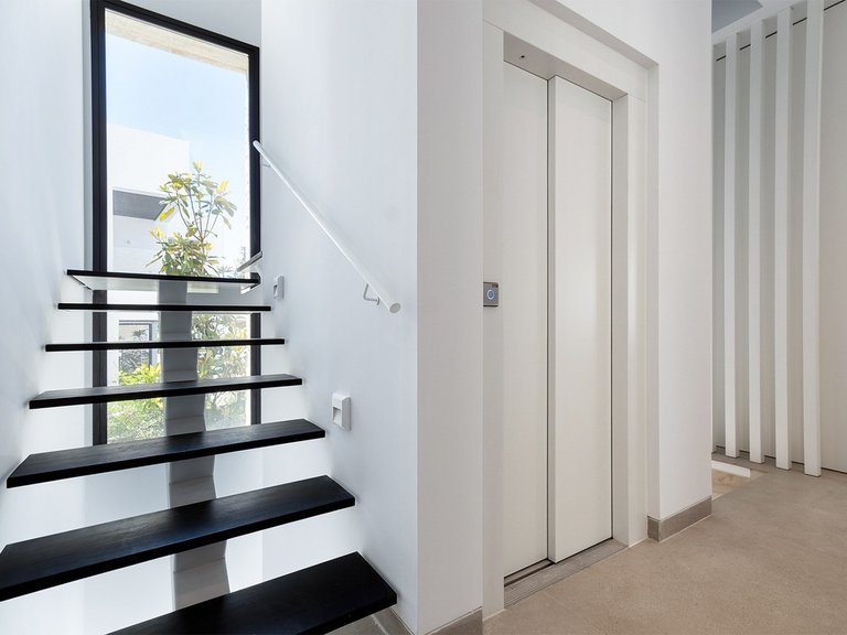 Villa for Sale in The Golden Mile, Malaga 18
