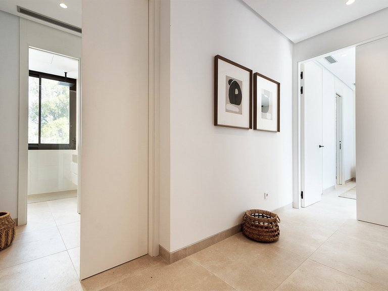 Villa for Sale in The Golden Mile, Malaga 19