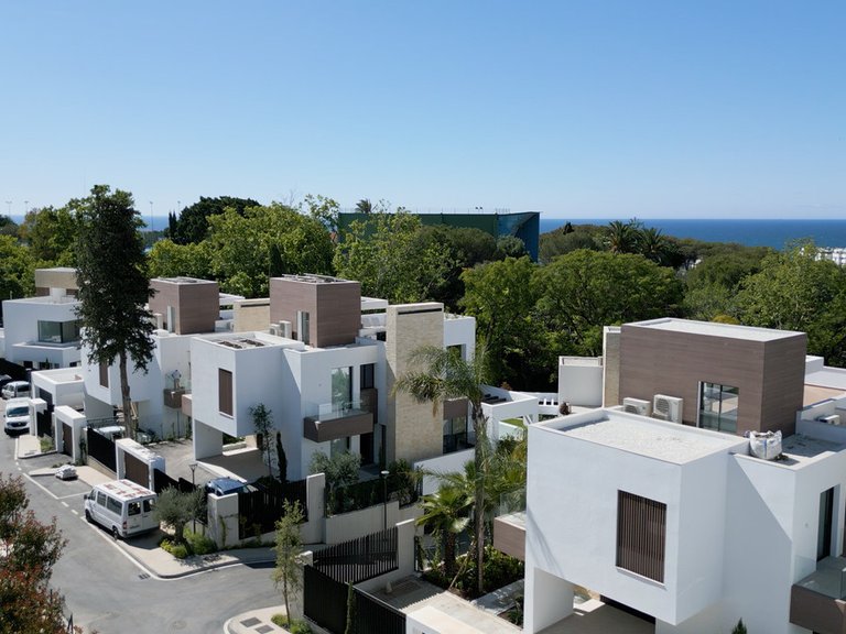 Villa for Sale in The Golden Mile, Malaga 2