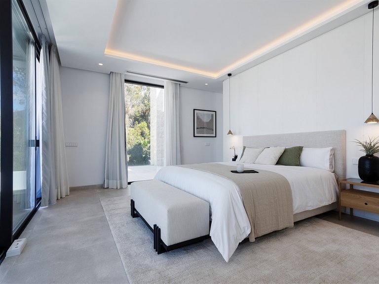 Villa for Sale in The Golden Mile, Malaga 24
