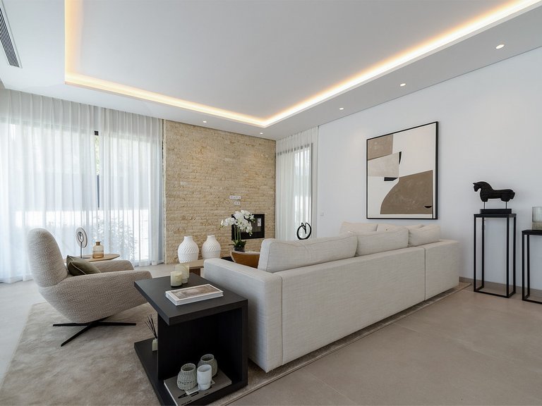 Villa for Sale in The Golden Mile, Malaga 3
