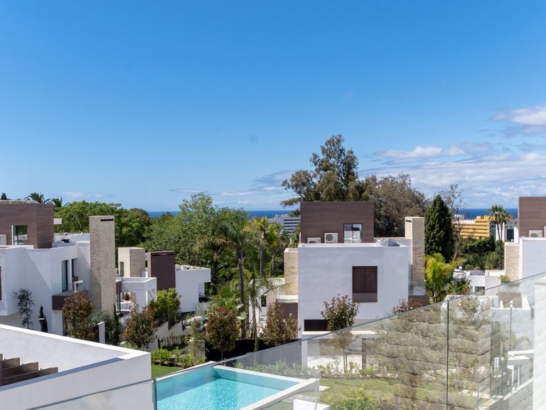 Villa for Sale in The Golden Mile, Malaga 35
