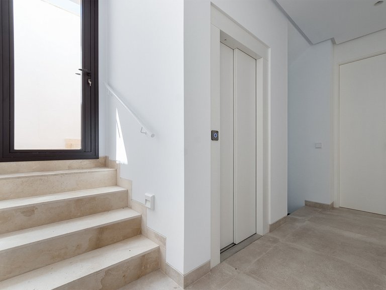 Villa for Sale in The Golden Mile, Malaga 36