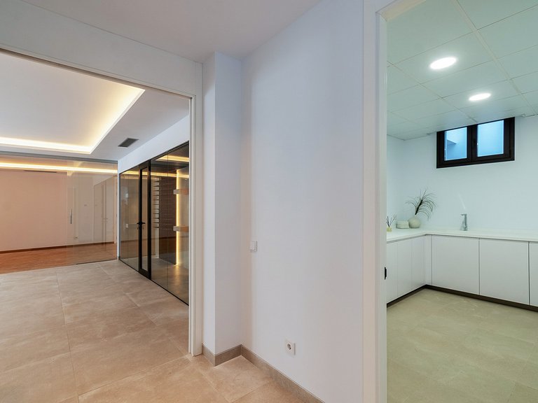 Villa for Sale in The Golden Mile, Malaga 44